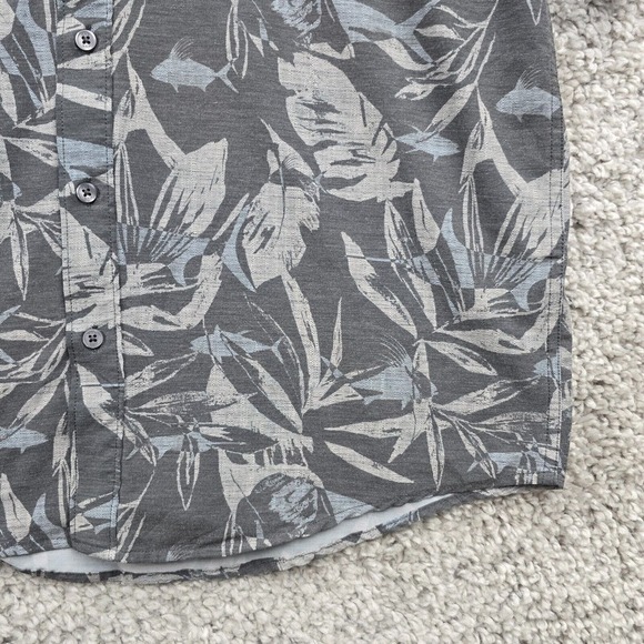 Huk Shirt‎ Mens Medium Gray Button Up Short Sleeve Performance Fishing Outdoors - Picture 3 of 13